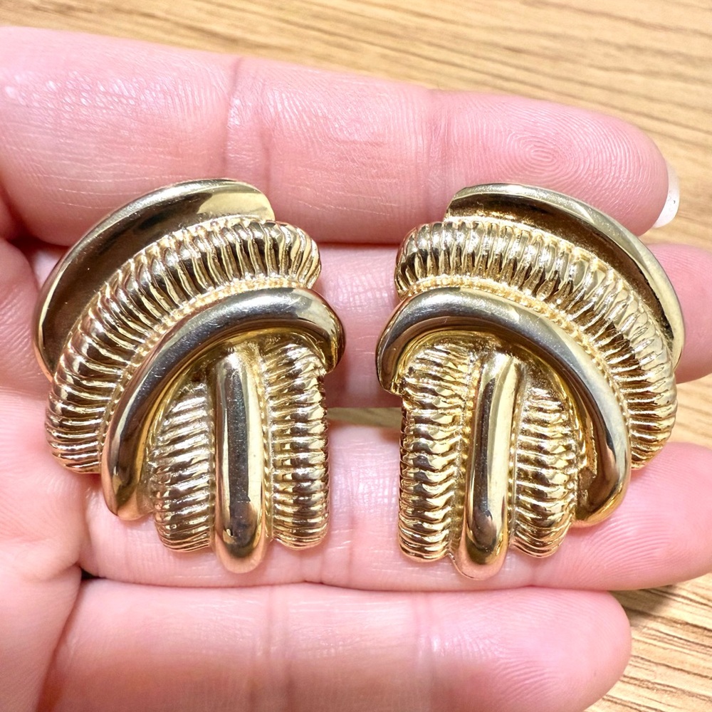 Vintage Chunky Gold Tone Clip On Earrings